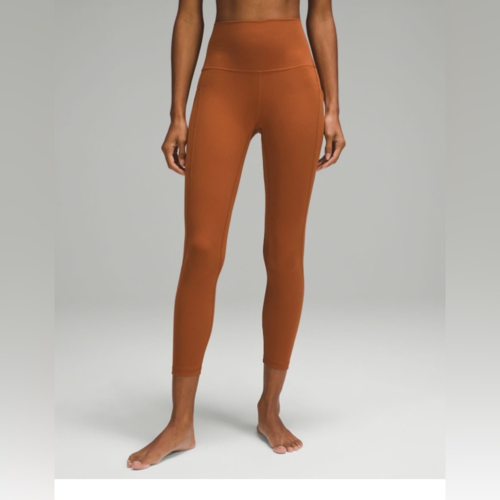 NWOT Lululemon High Rise Align with pockets Size 10 25”